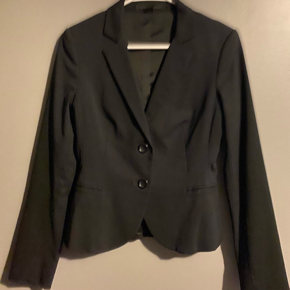 Super cute and comfortable black blazer